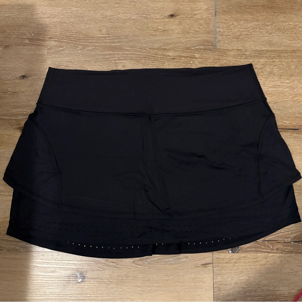 Athleta Match Point Mini 15” Length Tennis Skort in Black